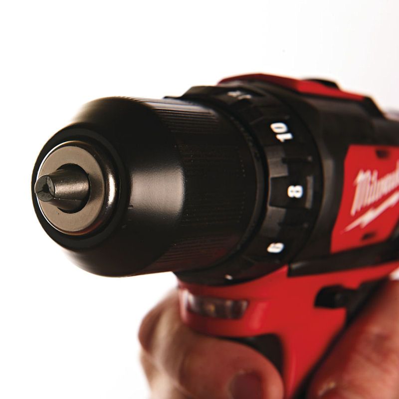 Компактна акум. дупчалка Milwaukee M12BDD-202C
